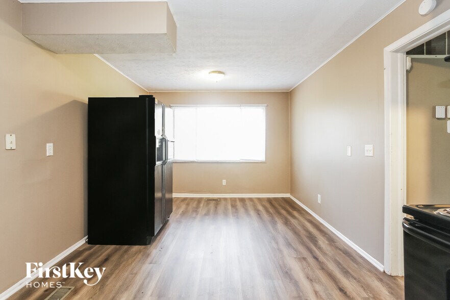 Building Photo - 3223 Vincz Dr