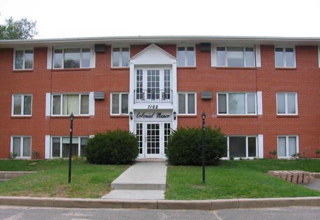 Primary Photo - Colonial Manor