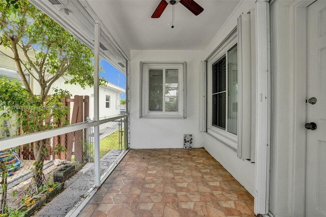Building Photo - 8851 Byron Ave