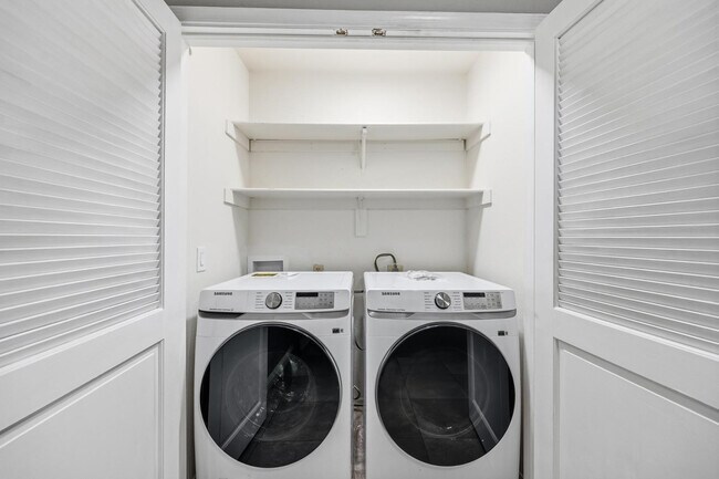 Building Photo - 5531 E Elena Ave