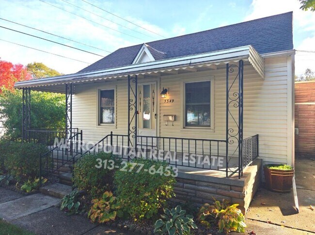 Primary Photo - 5349 Campbell St