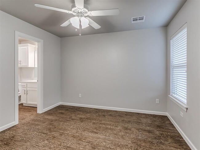 Building Photo - 427 Summit Ridge Dr