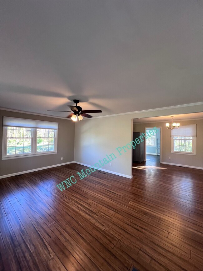 Building Photo - 247 Pleasant Meadow Ln