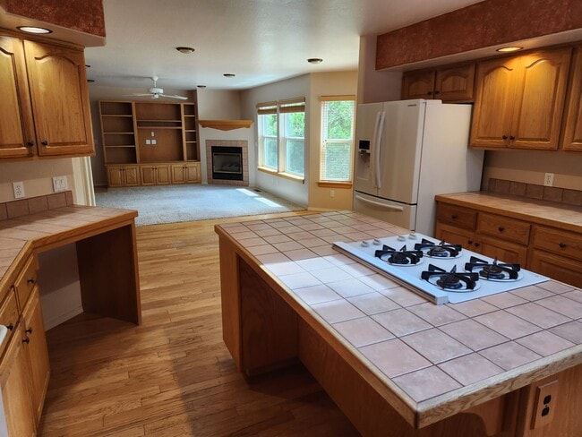 Building Photo - Spacious Country Club Home | 2,900+ Sq Ft | A/C | 3-Car Garage