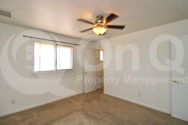 Building Photo - 1215 E Geneva Dr