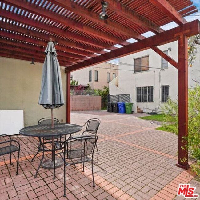 Building Photo - 1240 S Crescent Heights Blvd