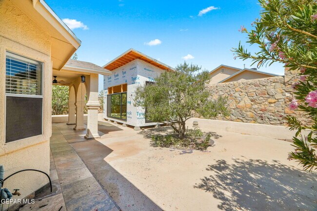 Building Photo - 7089 Tierra Roja St