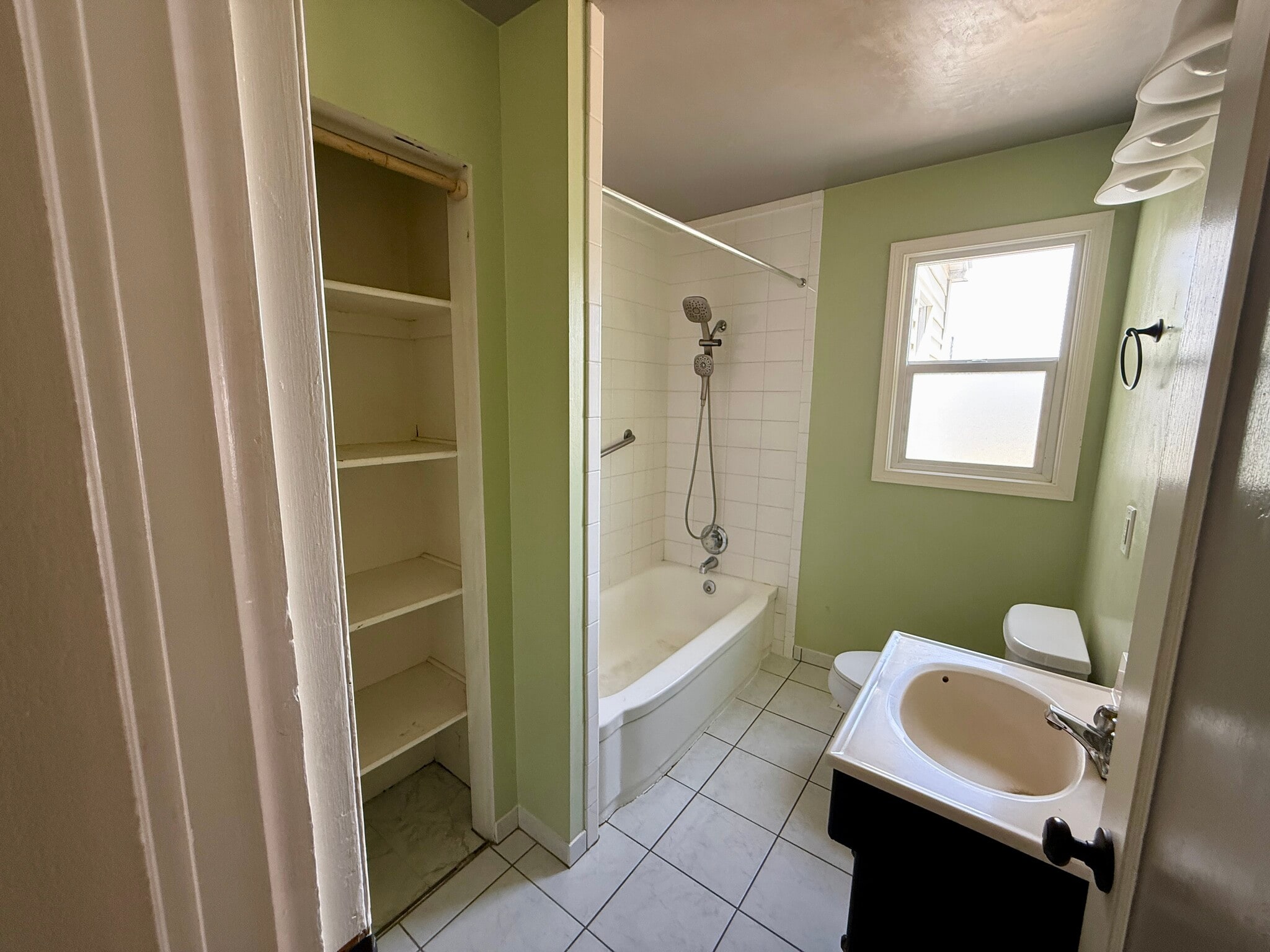 Full Bath - 14119 E 8th Ave