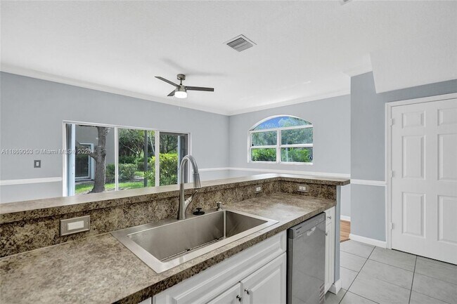 Building Photo - 3128 Coral Ridge Dr