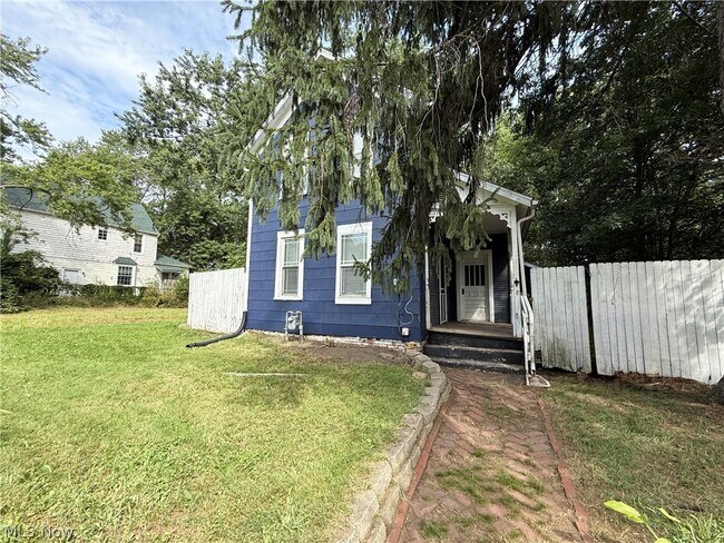 Building Photo - 131 W Miller Ave