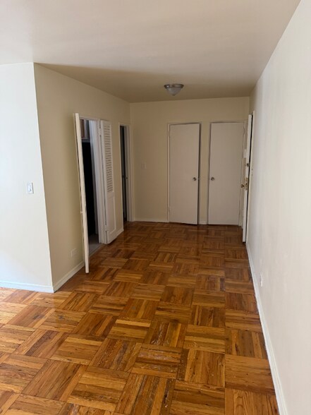 Building Photo - 3890 Sedgwick Ave