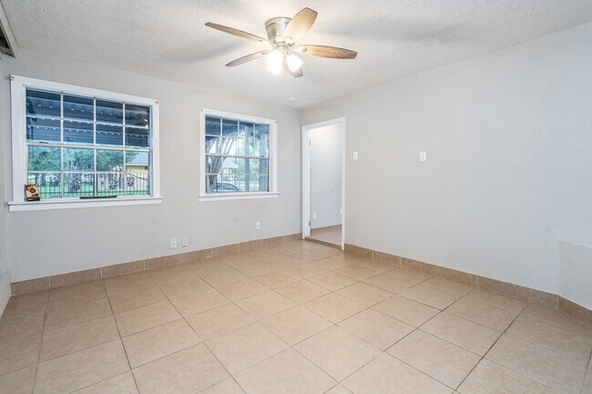 Building Photo - 200 Fannin St