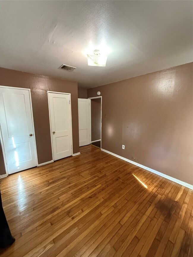 Building Photo - 5215 Bellfort Ave