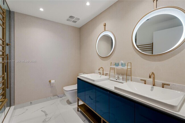 Building Photo - 2678 Tigertail Ave