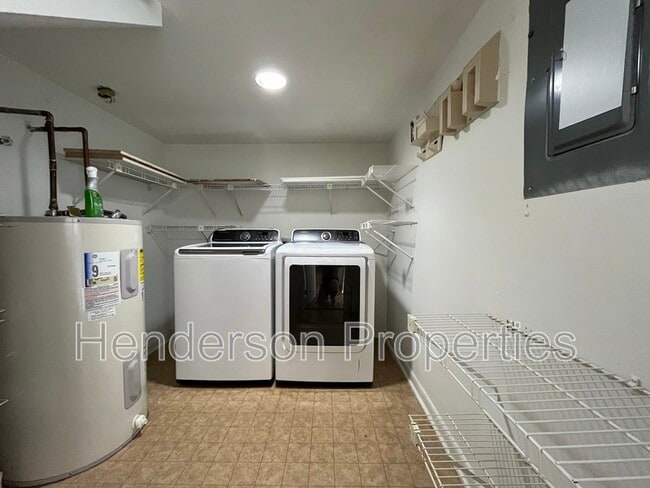 Building Photo - 501 Fenton Pl