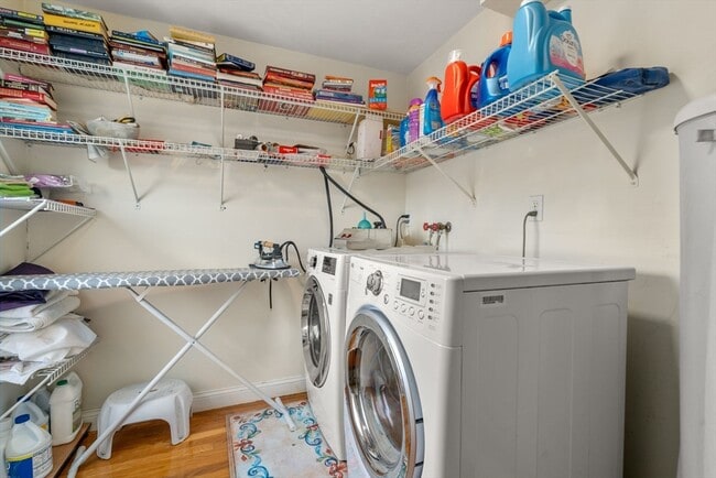 Building Photo - 215 St Mary St