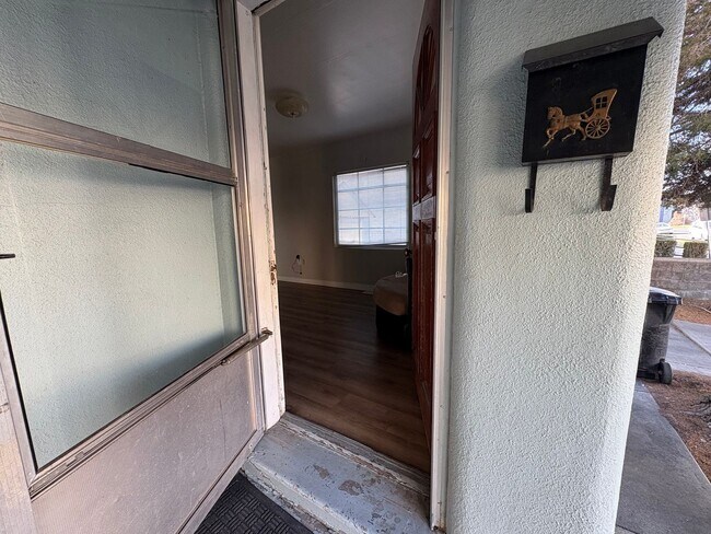 Building Photo - 39-43 W 880 N