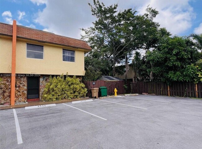 Building Photo - 6534 SW 41st St