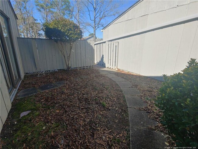 Building Photo - 122 Mallard Cove
