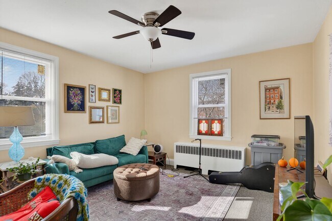 Building Photo - 6133 Parkway Dr