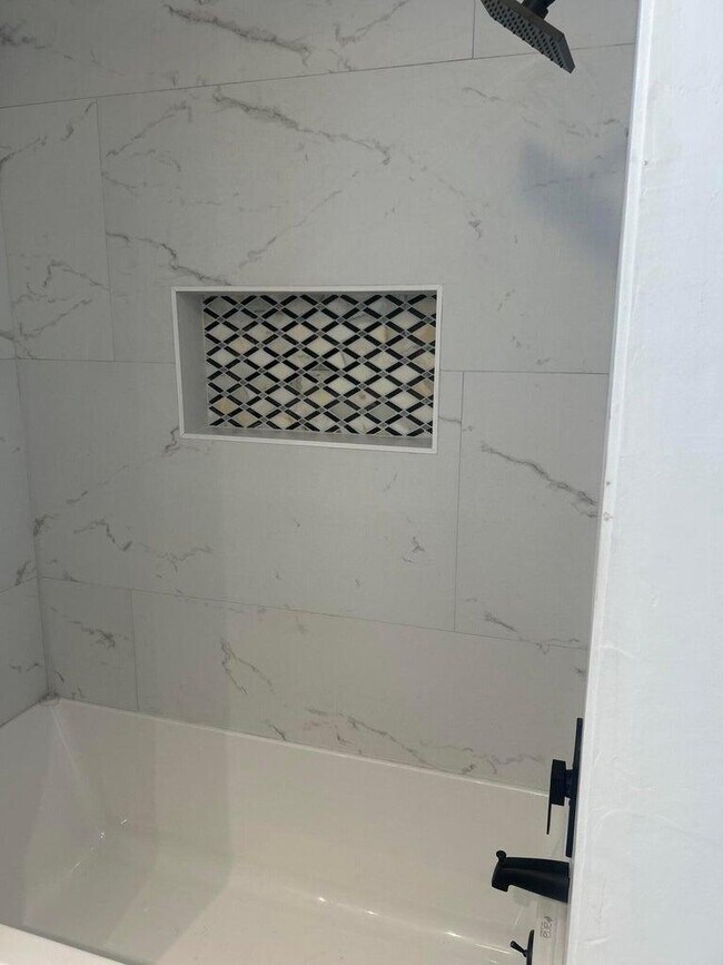 Building Photo - 820 30th St