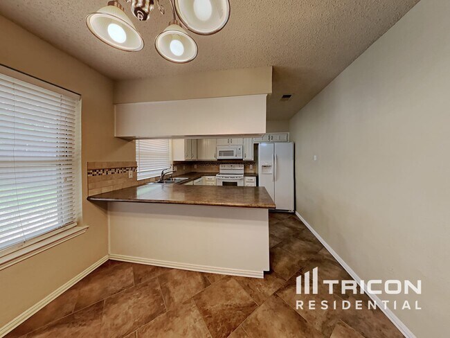Building Photo - 6625 Fair Oaks Dr