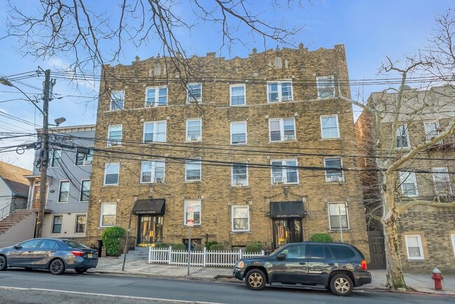 Building Photo - 127 Carlton Ave