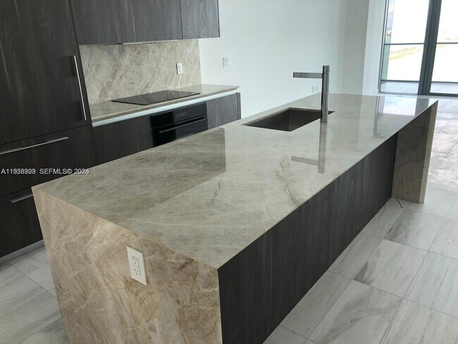 Building Photo - 480 NE 31st St