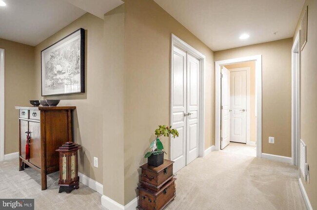 Building Photo - 714 Monarchos Dr