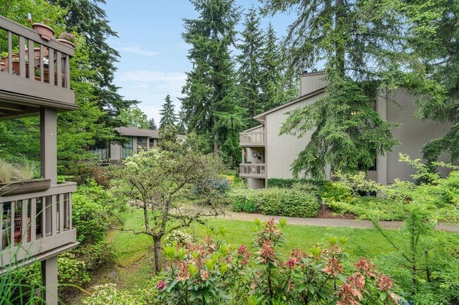 Building Photo - Pool’s Open! -Huge, refreshed 2 BR-2 Bath ...