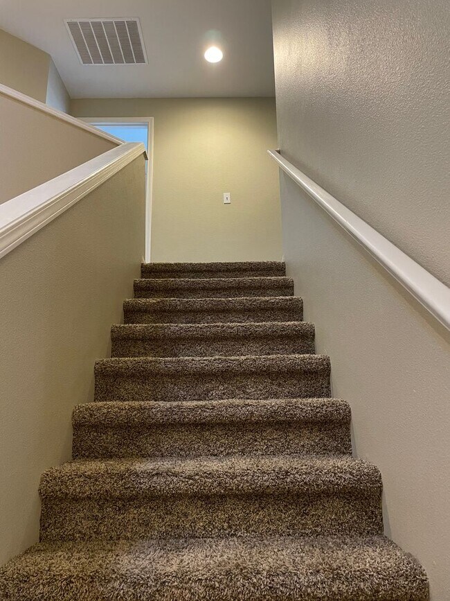 Building Photo - ? Beautifully Updated Home in a Peaceful, Highly Desirable Fisher’s Landing Community ?