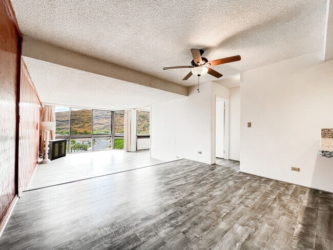Building Photo - Panoramic Views from Hawaii Kai Condo