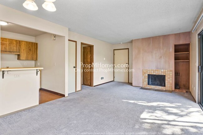 Building Photo - Chic One Bedroom Sylvan Heights Condo - A ...