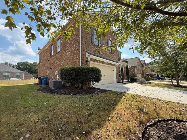Building Photo - 279 Pendergast Dr SW