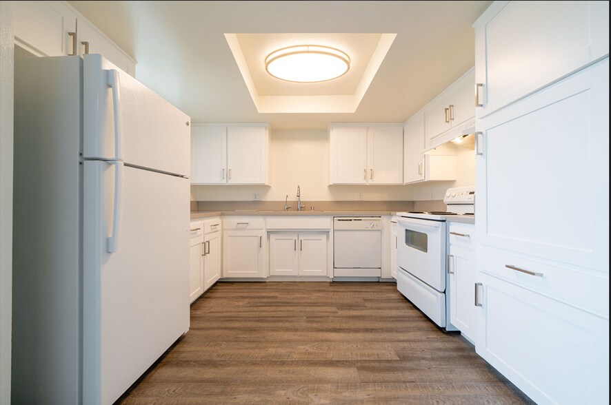 Building Photo - 1155 Meadow Lake Dr