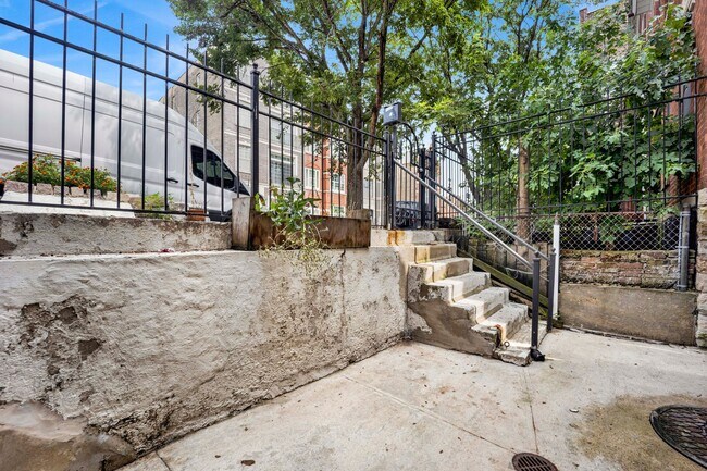 Building Photo - 1649 W 21st St