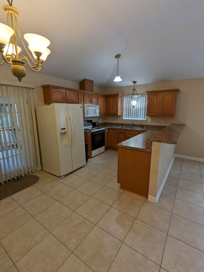 Building Photo - 889 Balkin Ct