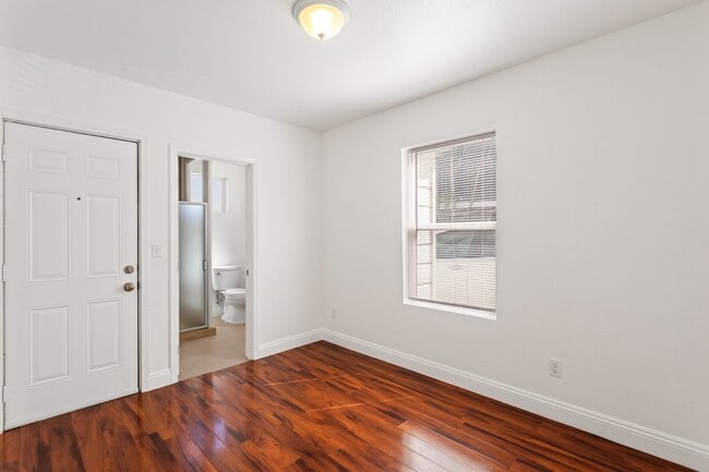 Building Photo - Remodeled 2 bed, 2 bath unit in Midtown