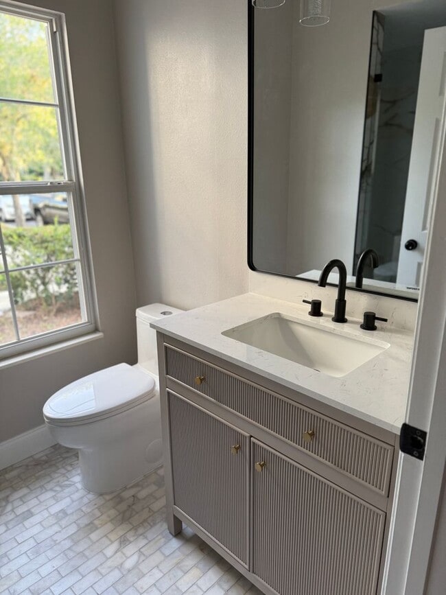 Building Photo - 1115 Damask St