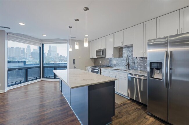 Building Photo - 222 S Racine Ave