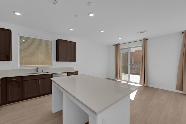 Building Photo - 10263 Estancia Hl St