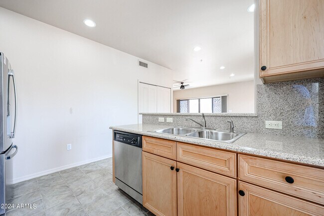 Building Photo - 20660 N 40th St