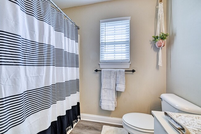 Building Photo - Updated coastal townhome- fully furnished!