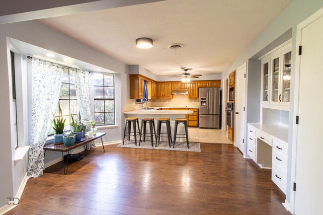 Building Photo - 1535 Primrose Dr