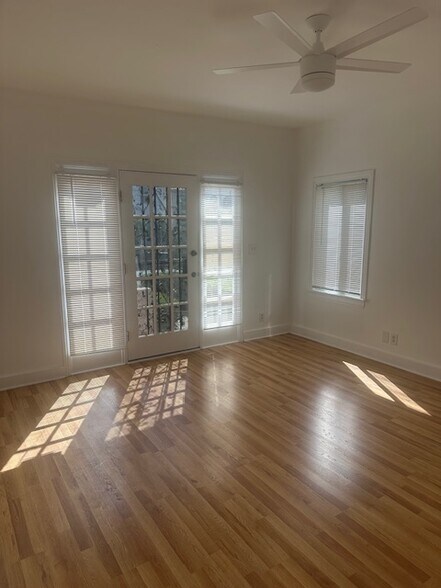 Living room - 1937 1/2 S Harcourt Ave