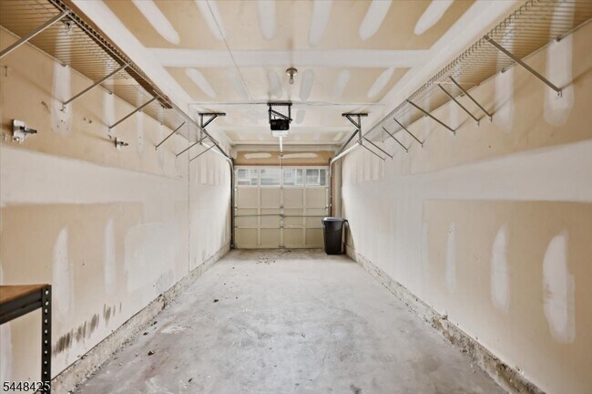 Building Photo - 604 Knollwood Ct