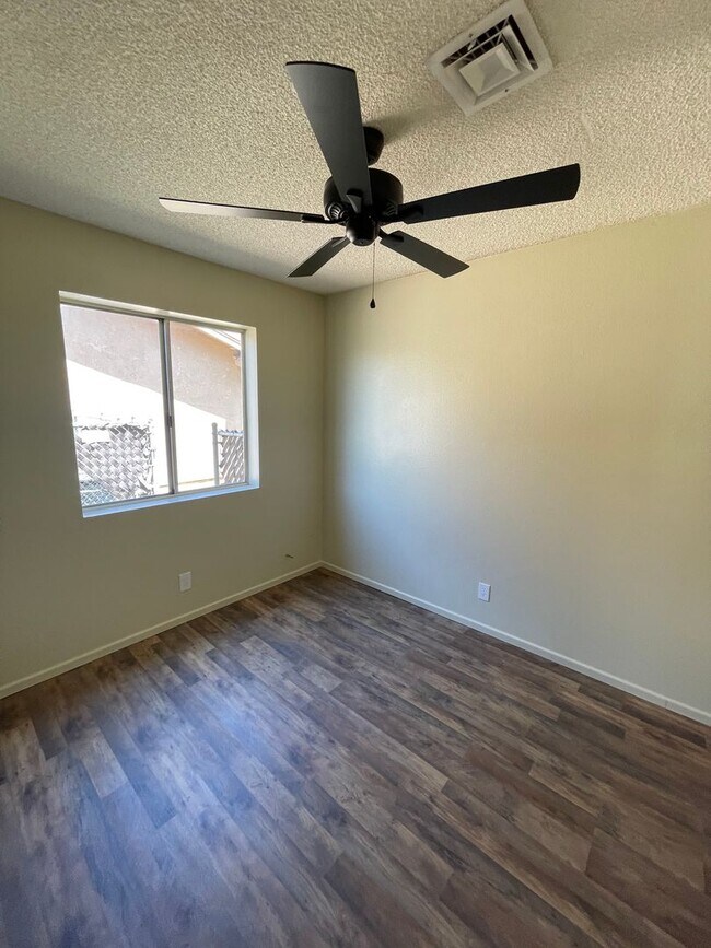 Building Photo - 4 bedroom Home in Yuma Valley for Rent!