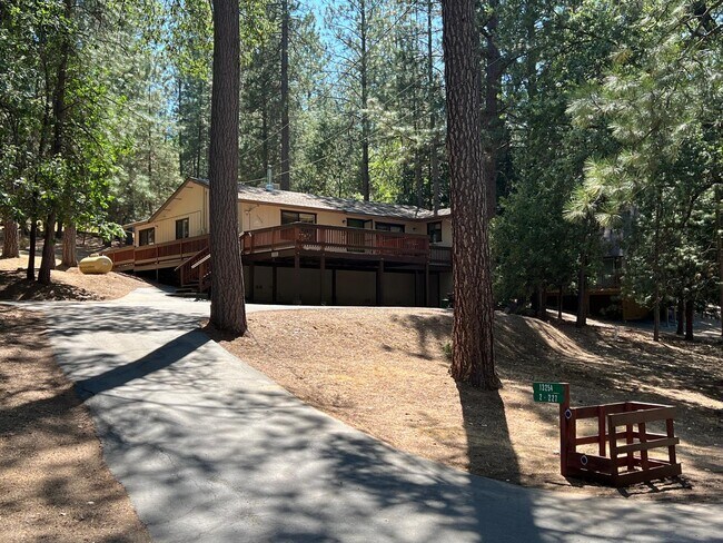 Building Photo - 13254 Wells Fargo Dr