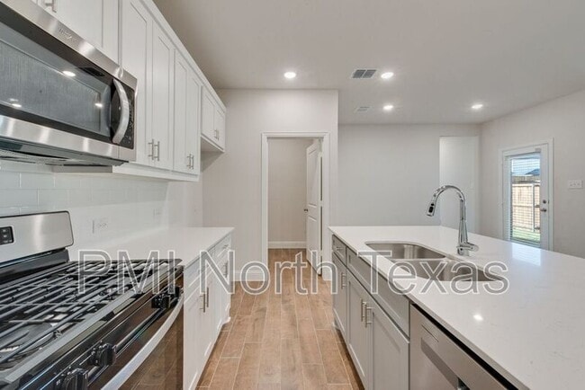 Building Photo - 805 Portina Dr