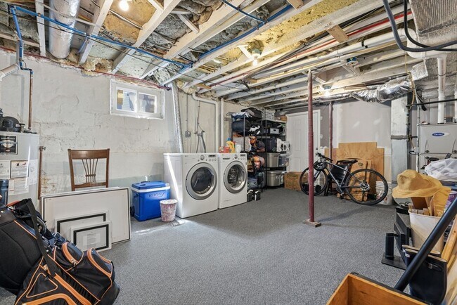 Building Photo - 67 Everett St